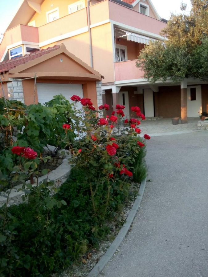 Apartman Olive 2 Zara Esterno foto